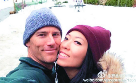 羅品信(左)和曲婉婷在網(wǎng)絡(luò)大方曬恩愛。(取材自微博