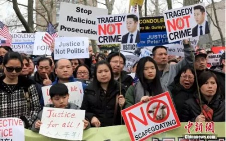 活動“主會場”——紐約布碌侖卡德曼廣場公園的游行人群