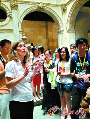 目前各機構(gòu)推出的游學(xué)團主題和適合的年齡群體都很多樣化，選擇豐富，不過最受家長青睞的還是各國名校游。