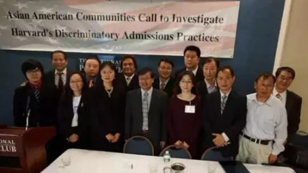 向美司法部、教育部遞交申訴書的各社團組織代表新聞發(fā)布會集體照