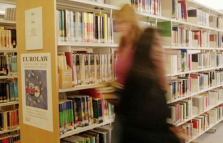 內(nèi)政部否認用國際學生作為達成凈移民目標的替罪羊。