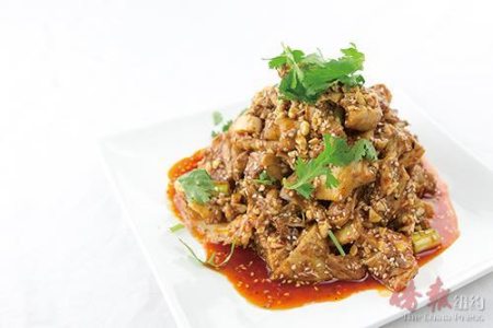 小辣椒川菜出品的夫妻肺片(美國(guó)《僑報(bào)》/陳辰 攝) 小辣椒川菜出品的夫妻肺片(美國(guó)《僑報(bào)》/陳辰 攝)