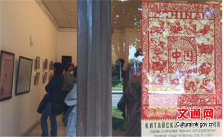 展覽吸引了大批當(dāng)?shù)赜^眾