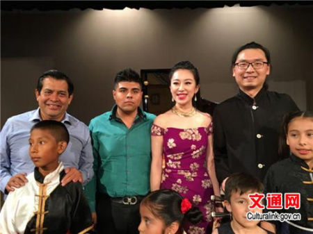 內(nèi)薩市長(zhǎng)向音樂家表示祝賀 內(nèi)薩市長(zhǎng)向音樂家表示祝賀