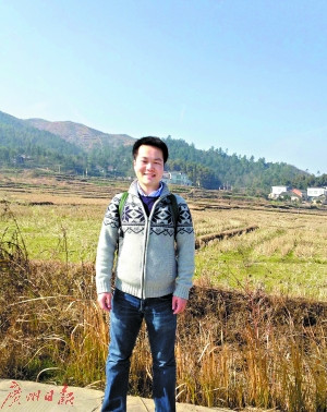 何江在家鄉(xiāng)。（圖片由何江本人提供）