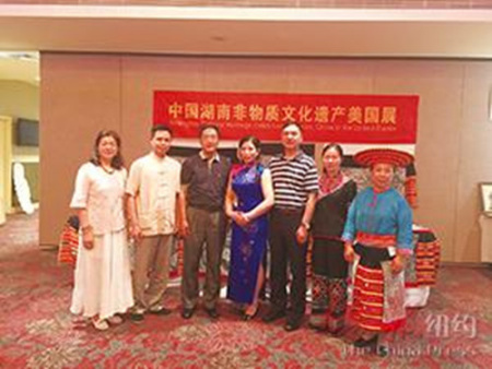 大師們在法拉盛舉辦的展示會(huì)上（美國《僑報(bào)》/宋旸 攝）