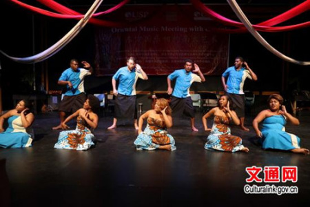 南太大學(xué)大洋洲藝術(shù)中心大合唱《TukuAnga》 南太大學(xué)大洋洲藝術(shù)中心大合唱《TukuAnga》