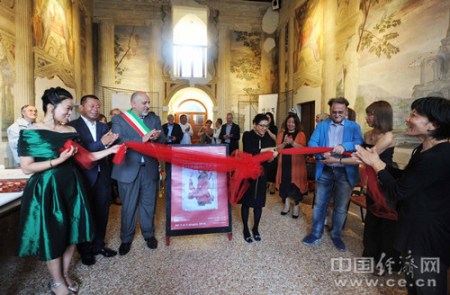 “印跡國中,一帶一路全球文化交流”意大利書畫展剪裁儀式 “印跡國中,一帶一路全球文化交流”意大利書畫展剪裁儀式