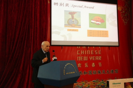 年逾七旬的獲獎者即席發(fā)言 年逾七旬的獲獎者即席發(fā)言