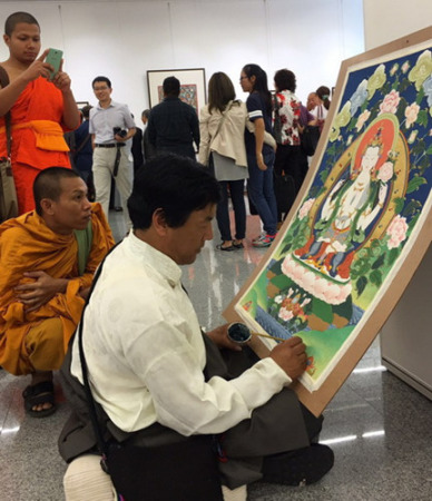 畫得專注，看得也專注