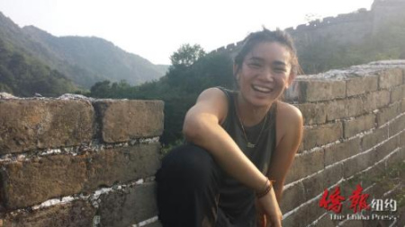 林美虹在北京期間游覽長城。 (美國《僑報》)