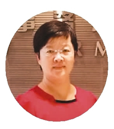 劉興燕： 　　2007年畢業(yè)于美國(guó)芝加哥肯特法學(xué)院。2015年至今，清華大學(xué)經(jīng)管學(xué)院EMBA工商管理碩士在讀。現(xiàn)任歐美同學(xué)會(huì)理事、歐美同學(xué)會(huì)留美分會(huì)副會(huì)長(zhǎng)、北京市律師協(xié)會(huì)外事委副秘書長(zhǎng)、北京市團(tuán)委創(chuàng)業(yè)辦公室創(chuàng)業(yè)導(dǎo)師。