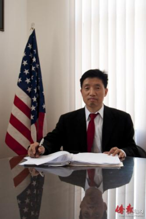 競選密逗郡議員的胡知宇律師。（美國《僑報》）