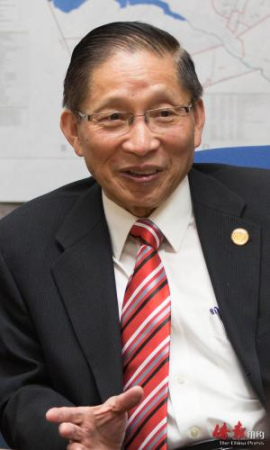 連續(xù)第四任期的西溫莎薛信夫市長。（美國《僑報》）