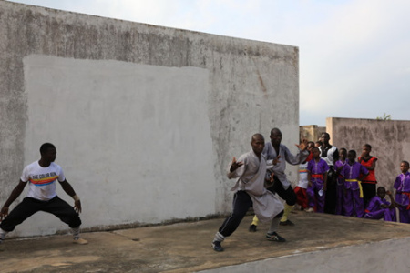 《少林拳》表演。