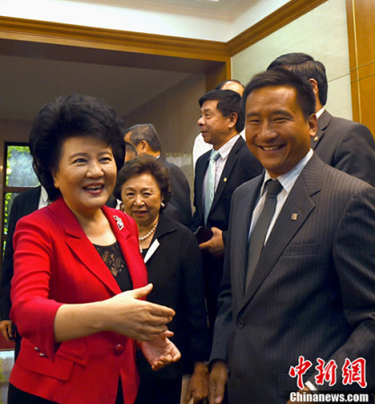 7月7日，中國(guó)國(guó)務(wù)院僑辦主任裘援平、副主任譚天星在北京會(huì)見(jiàn)美國(guó)百人會(huì)代表團(tuán)一行。<a target='_blank' >中新社</a>記者 張勤 攝