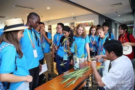 孔子學院總部文化體驗——草編