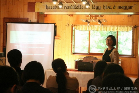 培訓(xùn)專(zhuān)家吳新杰做教師社區(qū)建設(shè)講座