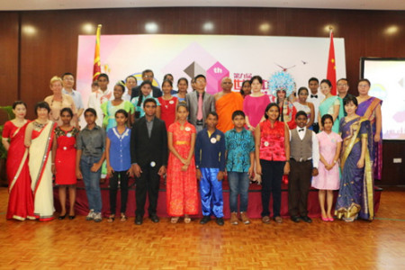 嘉賓與選手和老師合影