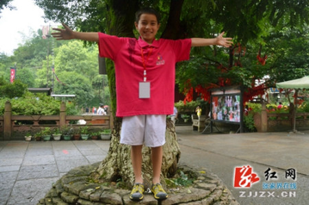 　Carter勇敢地向熱情好客的張家界人民說：“我感覺很好，我覺得這項活動很有意思，我希望下次還能來參加。”