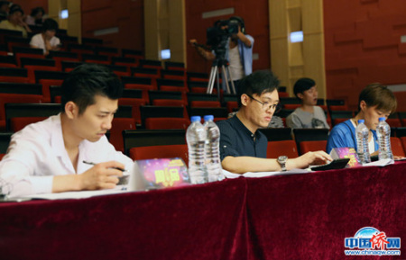 評委進(jìn)行評選 評委進(jìn)行評選