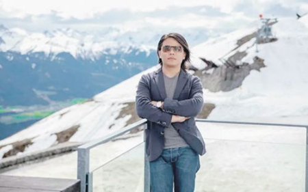 圖為蔓延視覺婚紗攝影負(fù)責(zé)人林森。（法國歐洲時報網(wǎng) 受訪者供圖）