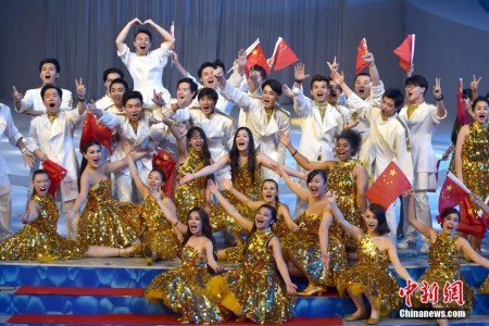 選手們在頒獎晚會現(xiàn)場演出。 <a target='_blank'  >中新網(wǎng)</a>記者 金碩 攝