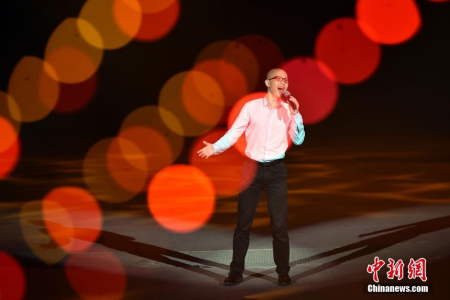 歌手平安獻(xiàn)唱歌曲。 <a target='_blank'  >中新網(wǎng)</a>記者 金碩 攝