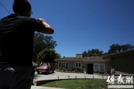 王寶強(qiáng)與馬蓉的離婚案讓他們這處宅邸成了景點(diǎn)。（美國《僑報(bào)》/邱晨 攝）