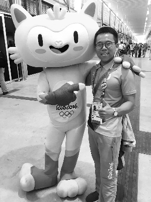 邊九江 北京城市學(xué)院畢業(yè)生 工作內(nèi)容 負(fù)責(zé)射擊館賽事服務(wù)工作。包括檢票、在后臺(tái)查詢通行證等。