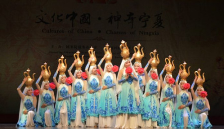 舞蹈《水沁水鄉(xiāng)》極具寧夏風(fēng)情，舞蹈美輪美奐。