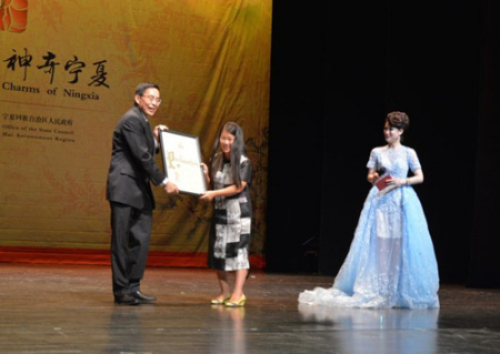 頒發(fā)公告。（美國《圣路易時報》）