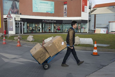 當?shù)厝A人批發(fā)市場