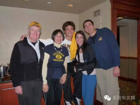 Nathan與家人。（美國中文網(wǎng)）