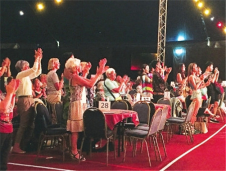  吉林省藝術(shù)團的演出贏得了觀眾熱烈的掌聲。(資料圖)