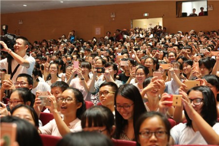 見面會現(xiàn)場互動環(huán)節(jié)