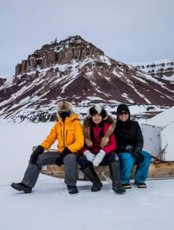 (左起)老金和安娜、Kimi