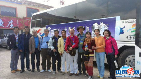 作者(右二)參加“行走中國•青海行”活動 作者(右二)參加“行走中國•青海行”活動