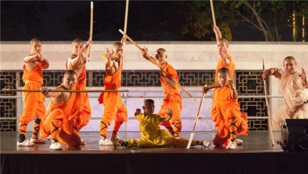 河南少林鎮(zhèn)山棍和童子功表演