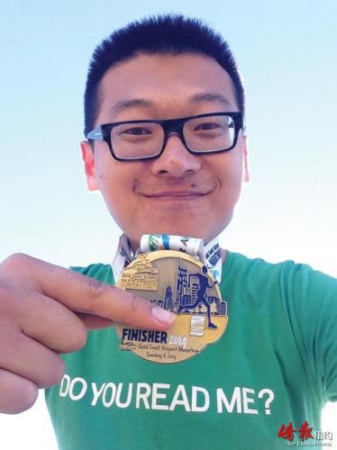 成為中國(guó)第二位完成馬拉松大滿貫的人。（美國(guó)《僑報(bào)》）