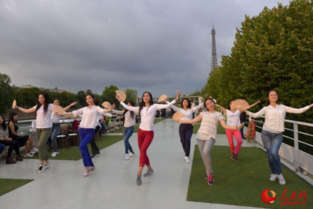 全法學(xué)聯(lián)舞蹈隊表演節(jié)目《彩云追月》 全法學(xué)聯(lián)舞蹈隊表演節(jié)目《彩云追月》