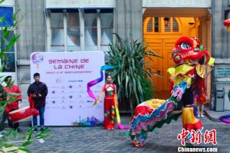 圖為文化周開幕式上的舞獅表演?！↓垊ξ?攝