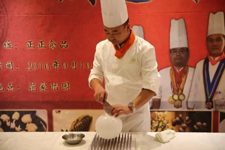 釘鈑上氣球上切肉絲 釘鈑上氣球上切肉絲