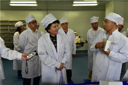 國(guó)務(wù)院僑務(wù)辦公室主任、黨組書記裘援平到長(zhǎng)春新區(qū)調(diào)研