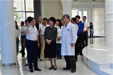 國(guó)務(wù)院僑務(wù)辦公室主任、黨組書記裘援平到長(zhǎng)春新區(qū)調(diào)研