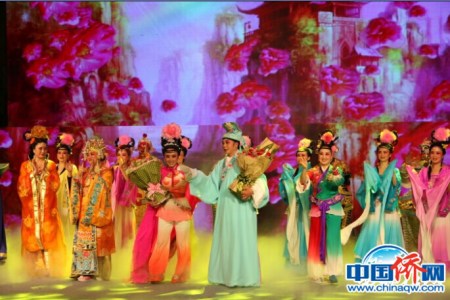 全體劇組人員謝幕。komoe攝影