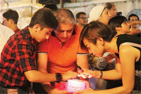 一個(gè)小小的舉動(dòng)，讓不同國(guó)籍的大家互相交流，更把中華文化傳承到各地。