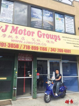 服務(wù)摩托車友是我感到最幸福的事。（美國(guó)《僑報(bào)》/宋旸 攝）