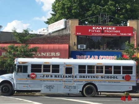 經(jīng)過奮斗，如今已成為兼摩托車培訓、報名、考試、拿照的專業(yè)機構(gòu)。（美國《僑報》/宋旸 攝）