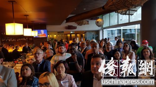 比華利山的洛杉磯共和黨部組織的觀看總統(tǒng)大選第一場(chǎng)辯論活動(dòng)。(圖片由劉吉米提供)